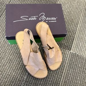 Sesto Meucci of Florence Leather Sandals size 9 (Never been worn)